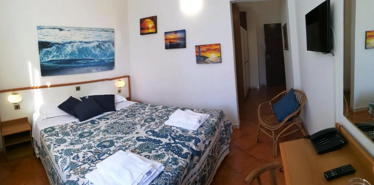 Una camera dell’Hotel Sereno a Cogoleto