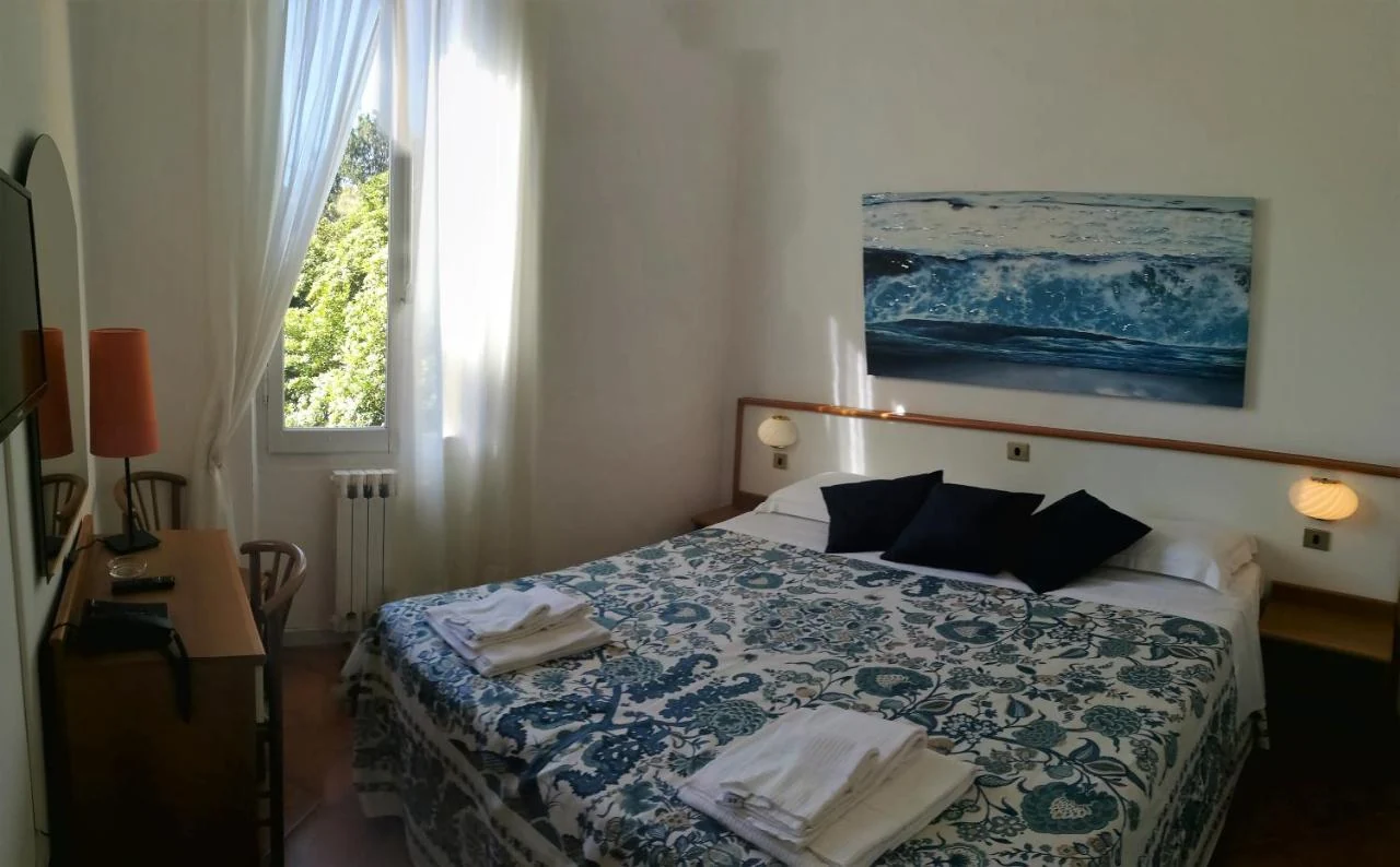 Hotel Sereno a Cogoleto, tra il parco e il mare