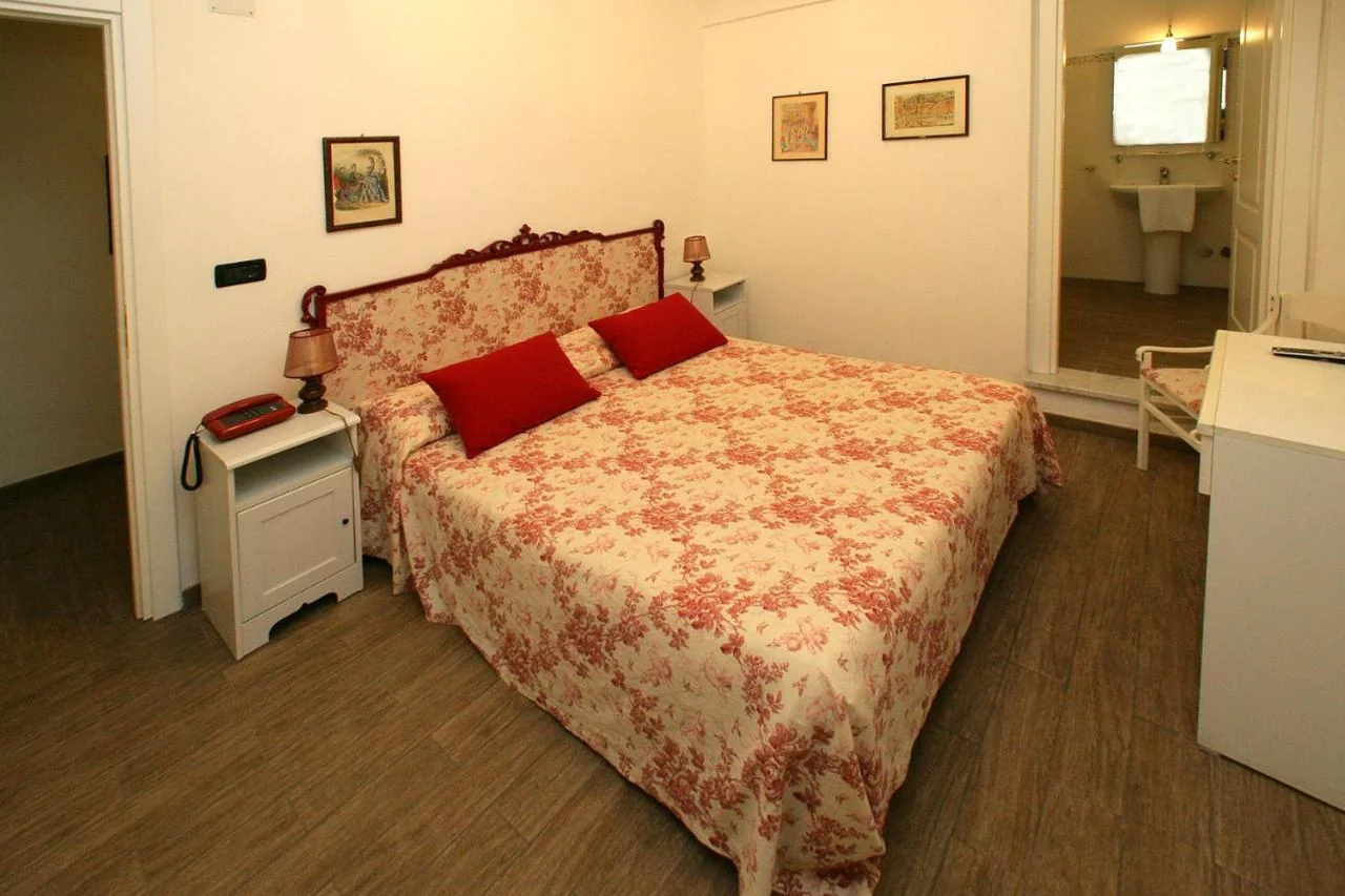Una camera dell’Hotel Sereno a Cogoleto